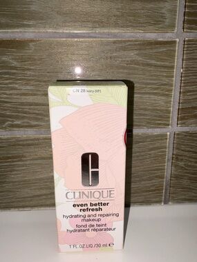 Clinique Even Better Refresh Hydrating and Repairing Makeup Foundation-Ivory
